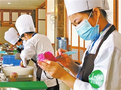 珠海市各大職業(yè)院校、技工院校積極貫徹&ldquo;產(chǎn)業(yè)第一&rdquo;決策部署 職業(yè)教育與產(chǎn)業(yè)需求實現(xiàn)&ldquo;同頻共振&rdquo;